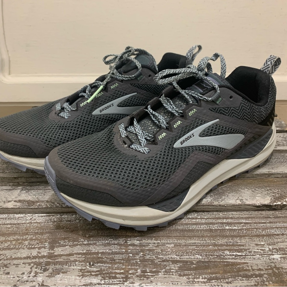 Brooks Womens Cascadia 14 Trail Running Shoes Grey Size 8 pre-owned